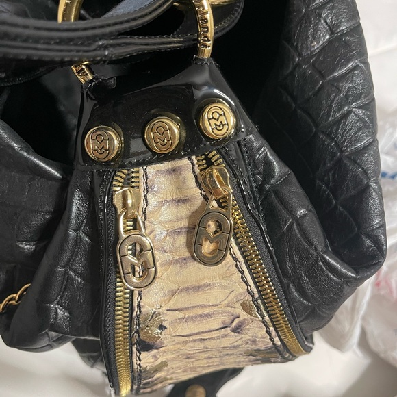 MARINO ORLANDI CROC EMBOSSED LEATHER CONVERTIBLE BUCKET SLING BAG / SHOULDER BAG - Picture 7 of 11